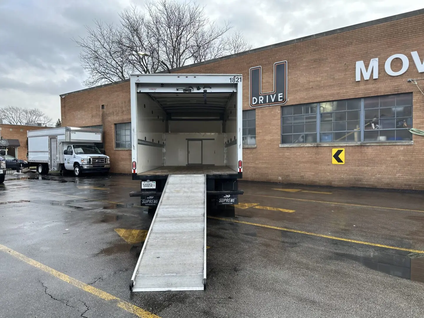 Medium Box Truck with Ramp for rent