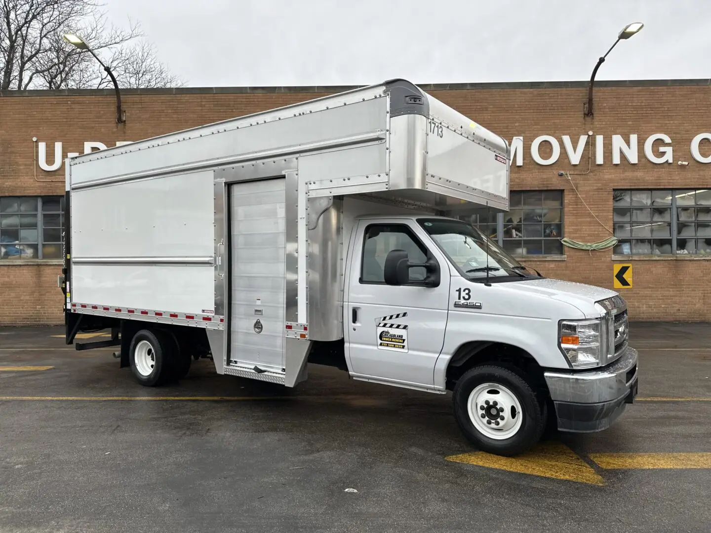 17 foot production truck with liftgate rental in Chicago and nationwide