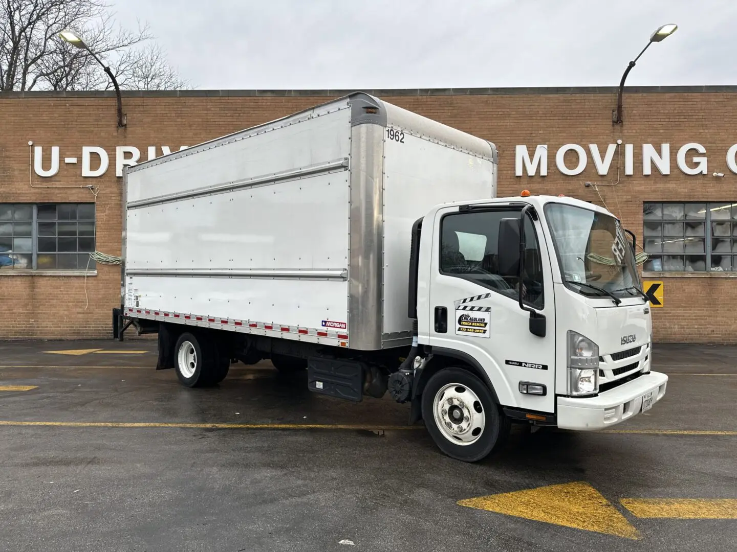 19 foot box truck rental in Chicago and nationwide