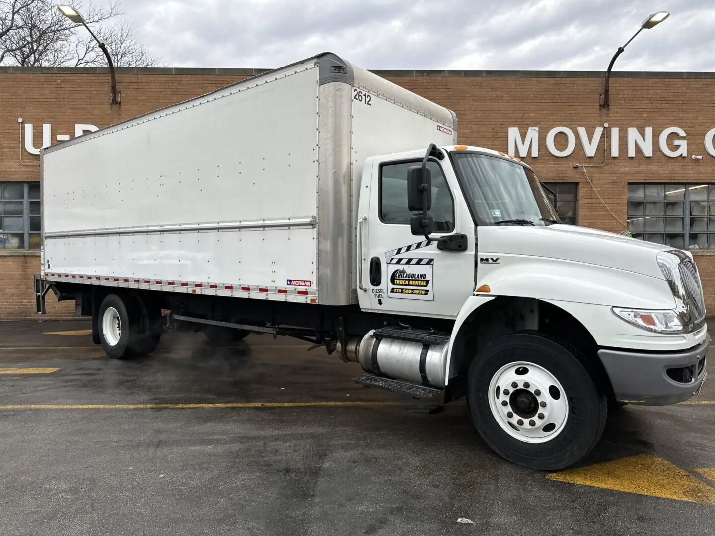 24 foot box truck rental in Chicago and nationwide