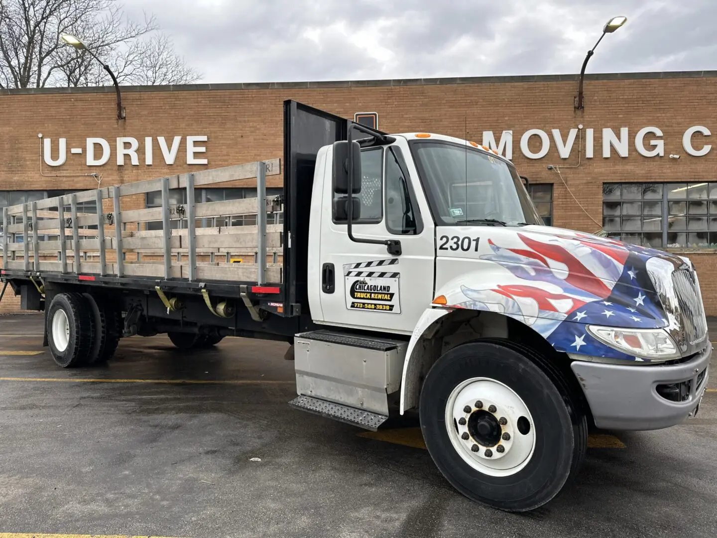 24 foot flatbed stake truck rental in Chicago and nationwide